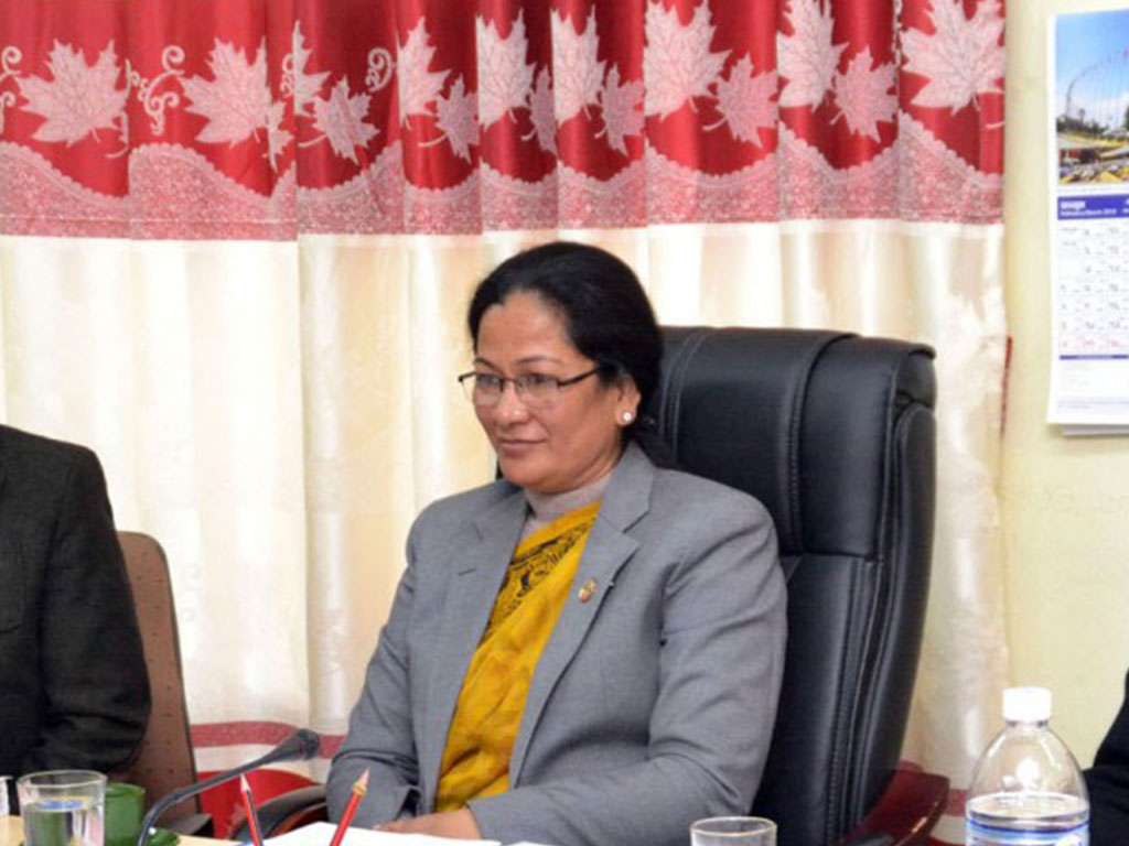 निर्वतमान सभापति पालद्वारा सवारी फिर्ता